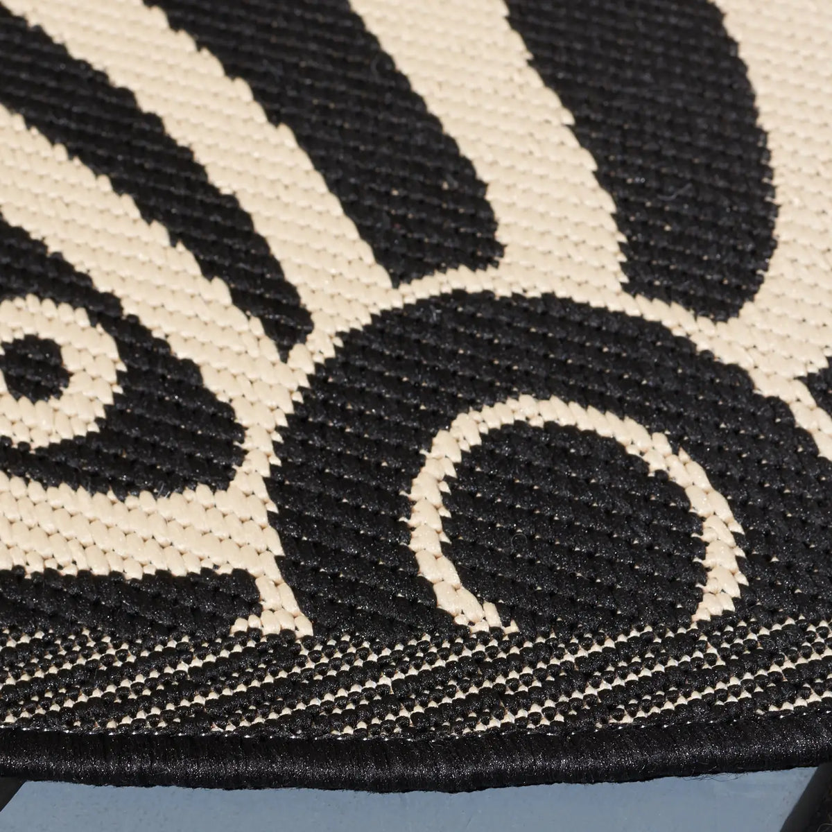 Safavieh Courtyard 5'-3" x 5'-3" Rug in Black / Sand