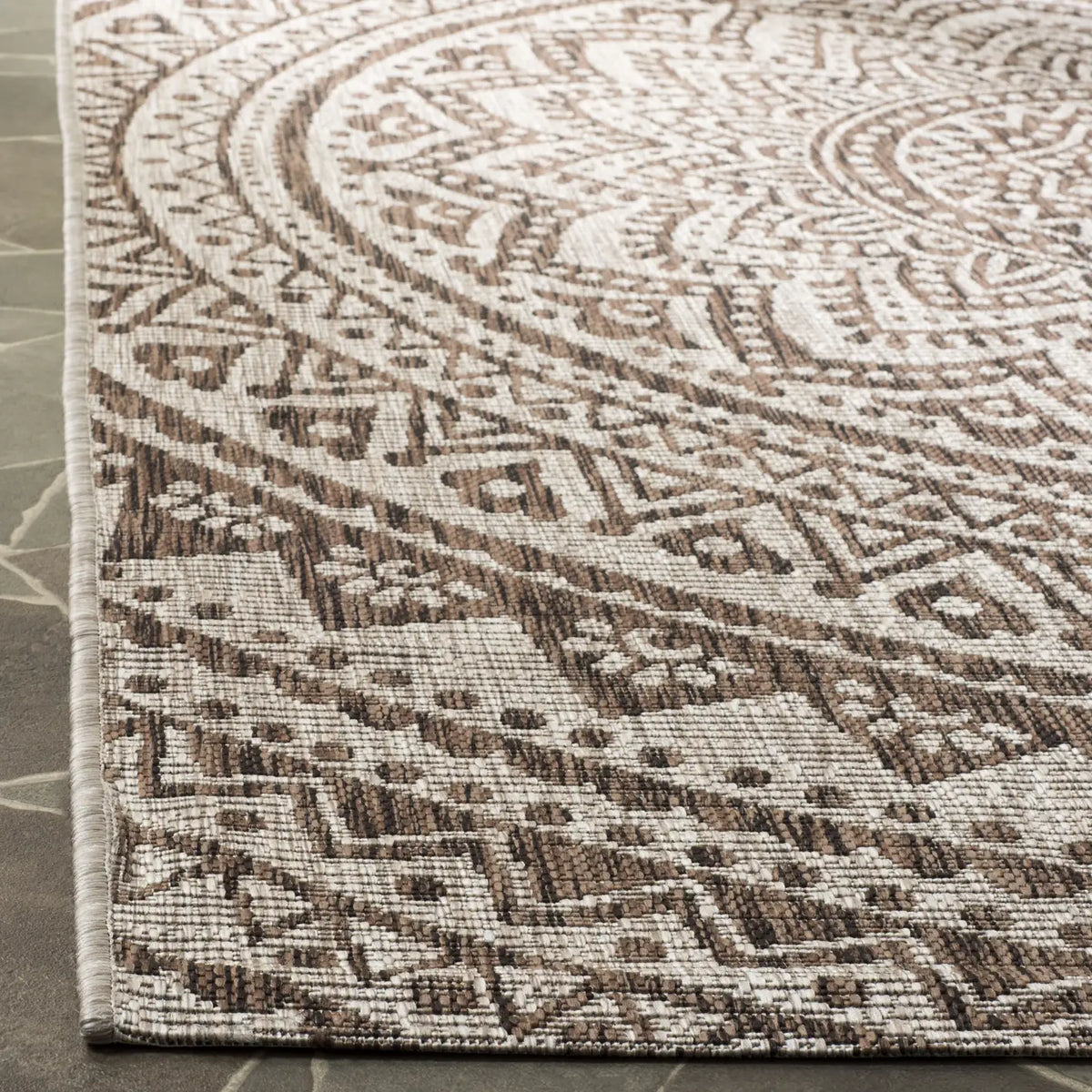 Safavieh Courtyard 4'-0" x 5'-7" Rug in Light Beige / Light Brown