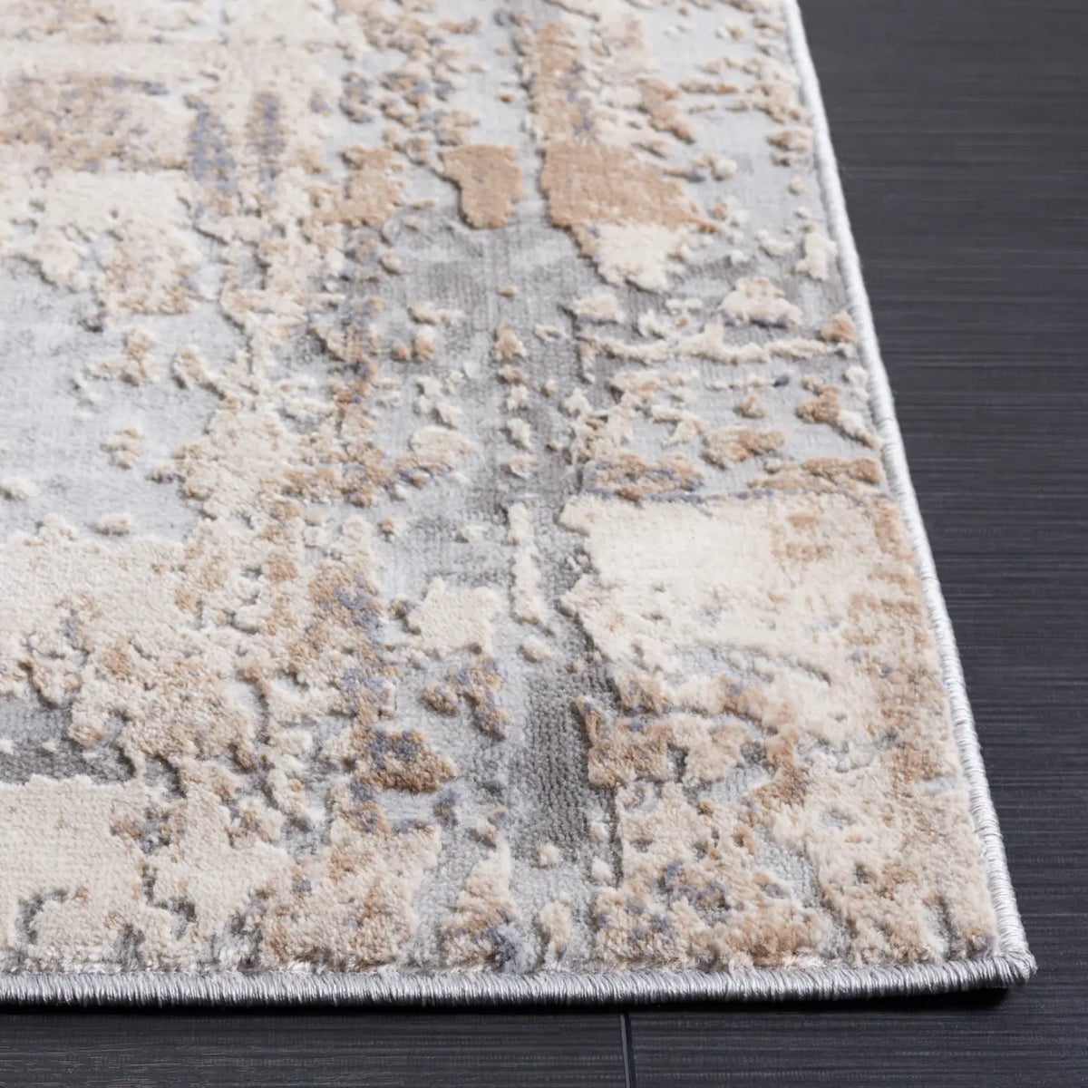 Safavieh Invista 5'-3" x 7'-6" Rug in Cream / Beige
