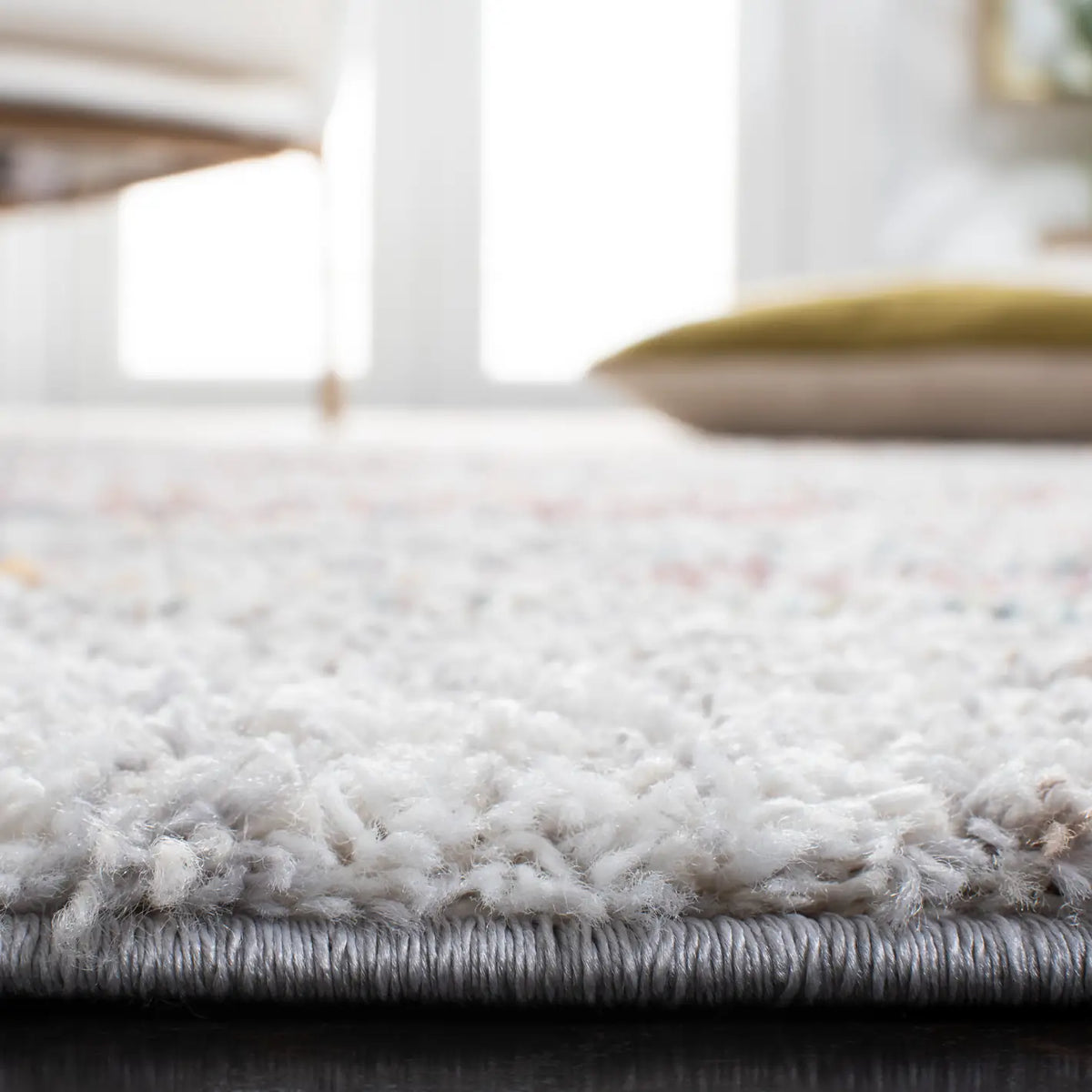 Safavieh Calista 4'-5" x 6'-5" Rug in Grey / Ivory