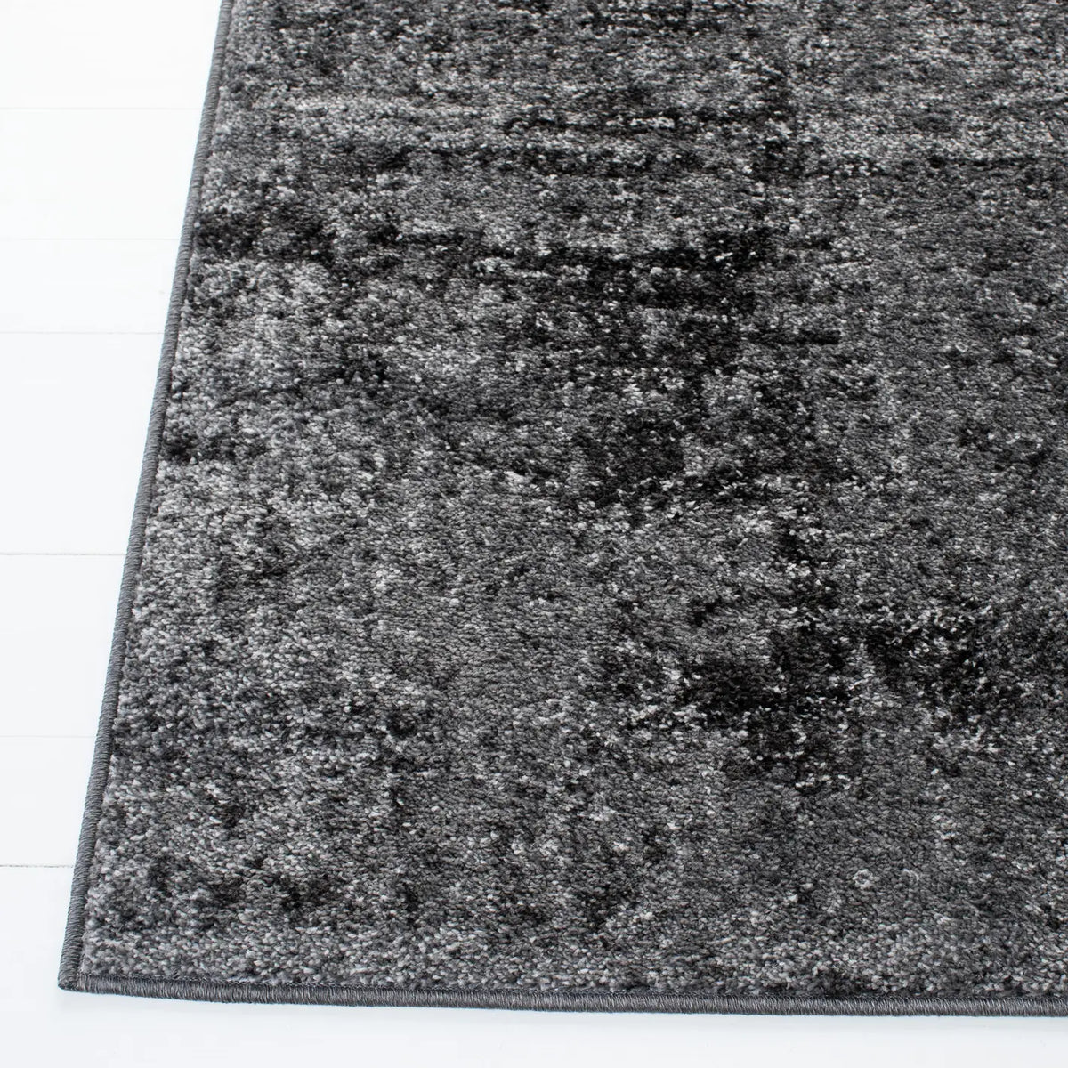 Safavieh Adirondack 4'-0" x 6'-0" Rug in Black / Ivory