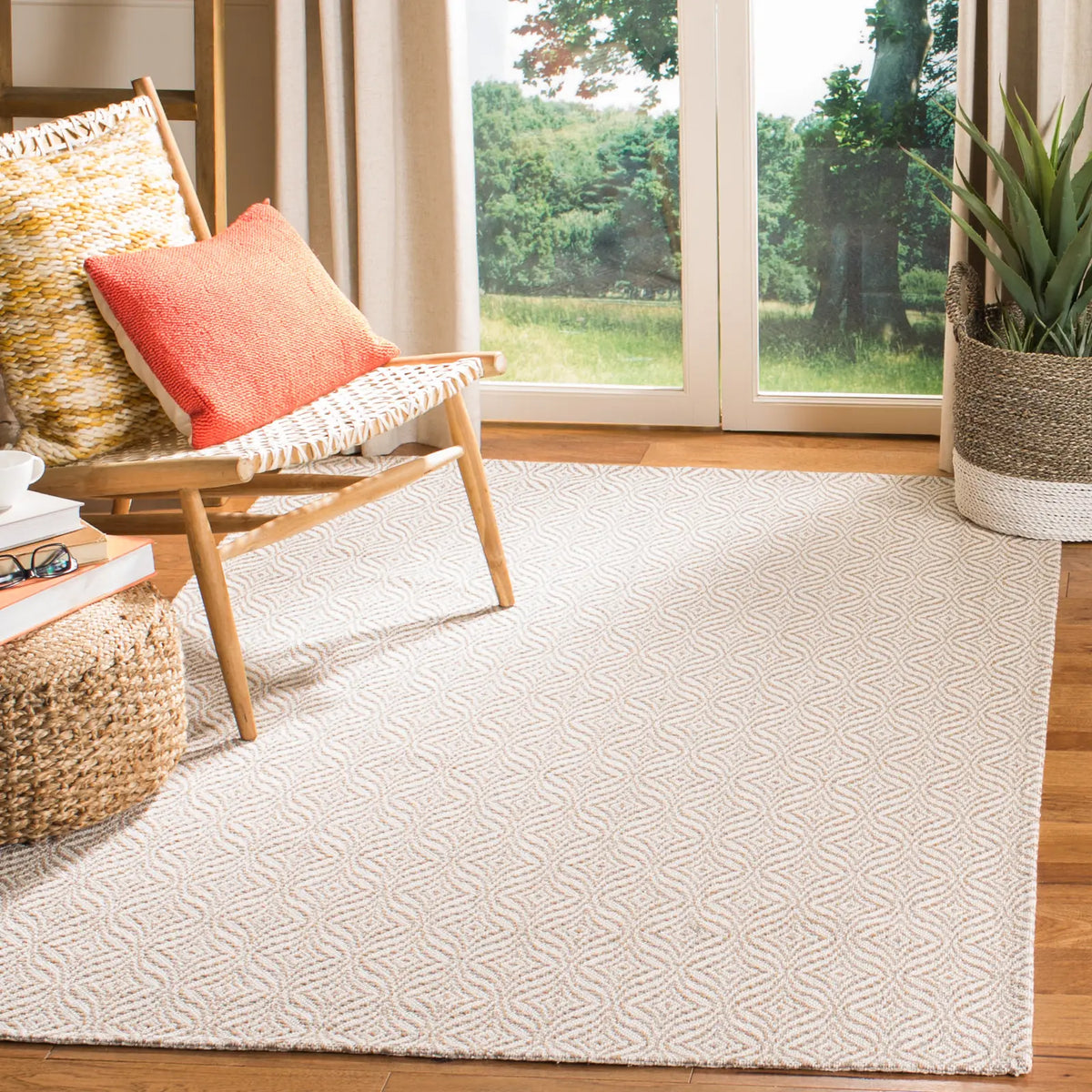 Safavieh Martha Stewart 4'-0" x 6'-0" Rug in Beige / Grey