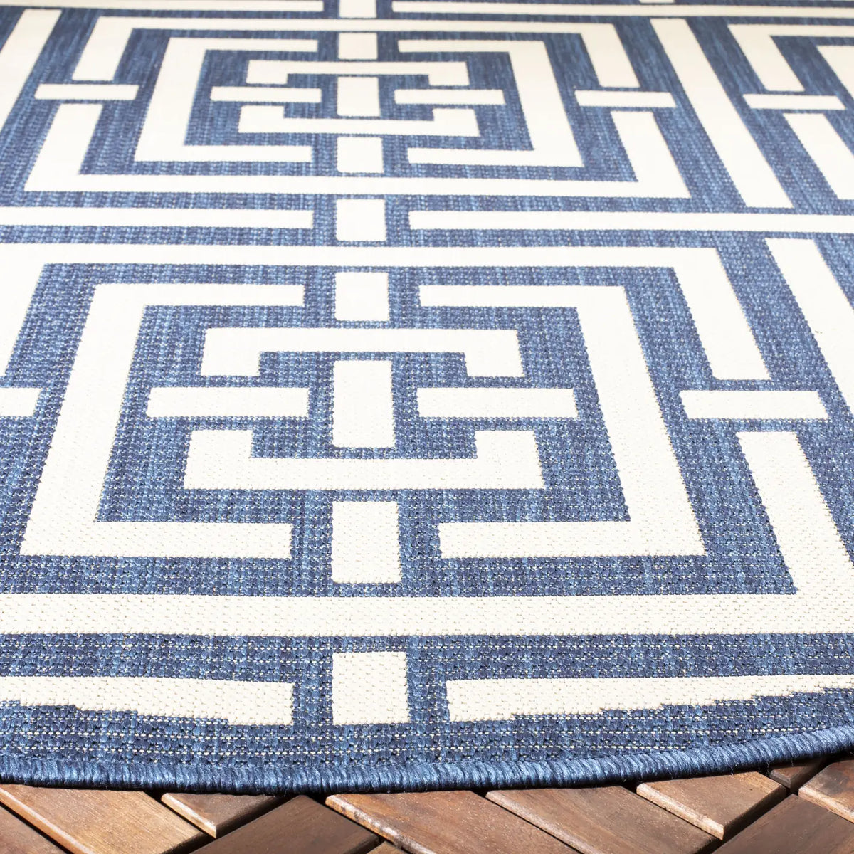 Safavieh Courtyard 6'-7" x 6'-7" Rug in Navy / Beige