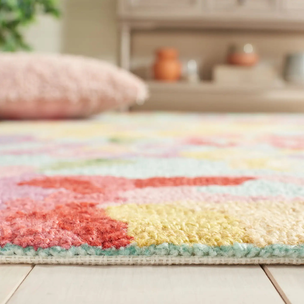 Safavieh Easy Care 4'-0" x 6'-0" Rug in Blue / Pink
