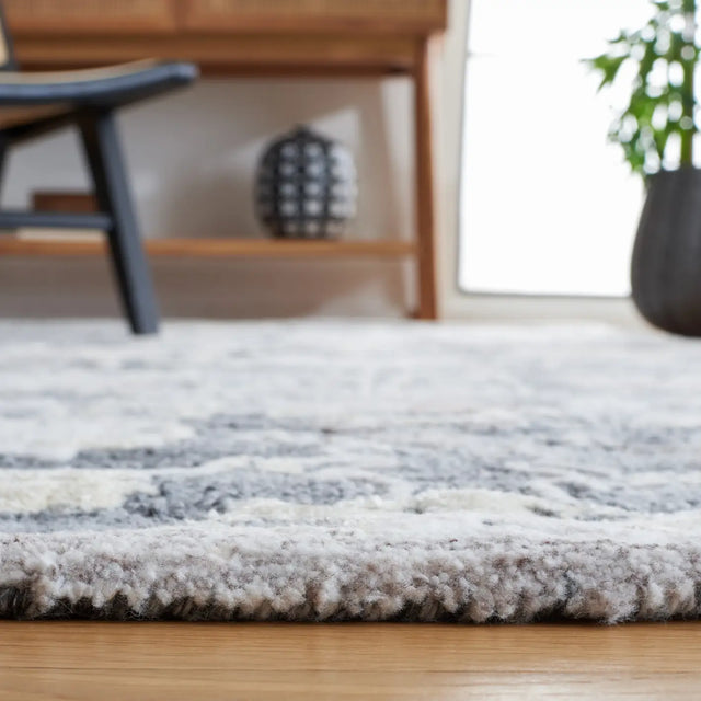 Safavieh Glamour 5'-0" x 8'-0" Rug in Grey / Ivory