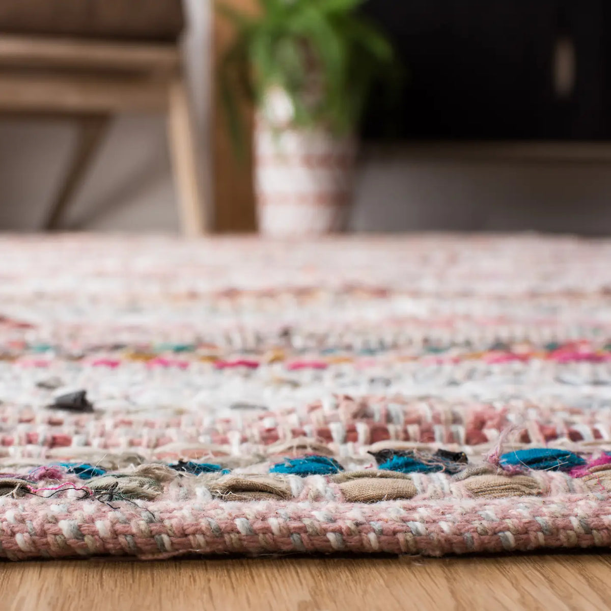 Safavieh Montauk 5'-0" x 8'-0" Rug in Pink / Multi