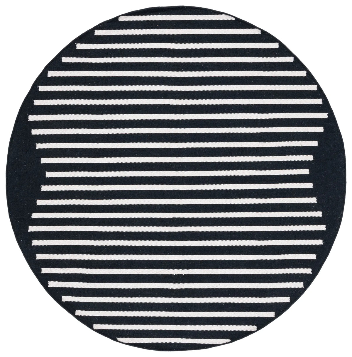 Safavieh Montauk 6'-0" x 6'-0" Rug in Black / Ivory