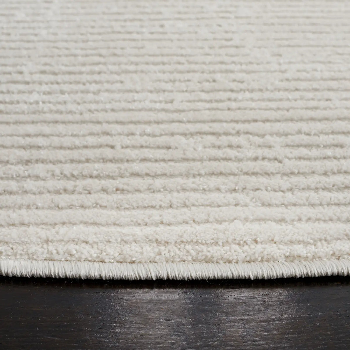 Safavieh Whisper 5'-3" x 5'-3" Rug in Ivory