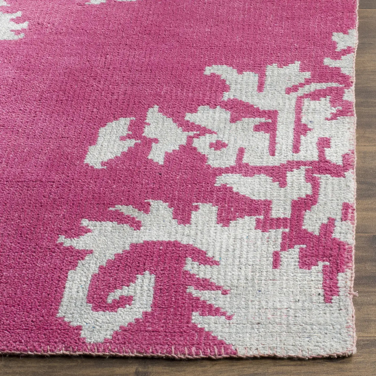 Safavieh Stone Wash 4'-0" x 6'-0" Rug in Fuchsia