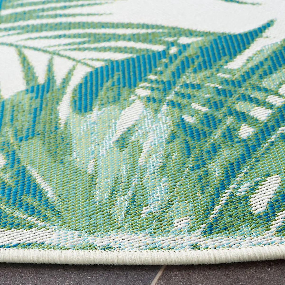 Safavieh Barbados 500 5'-3" x 5'-3" Rug in Green / Teal