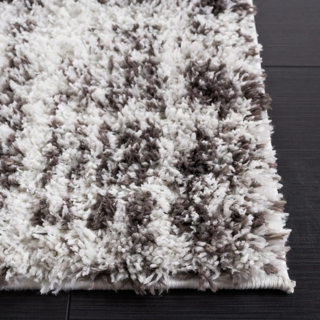 Safavieh Berber Shag 4'-5" x 6'-5" Rug in Grey / Dark Grey