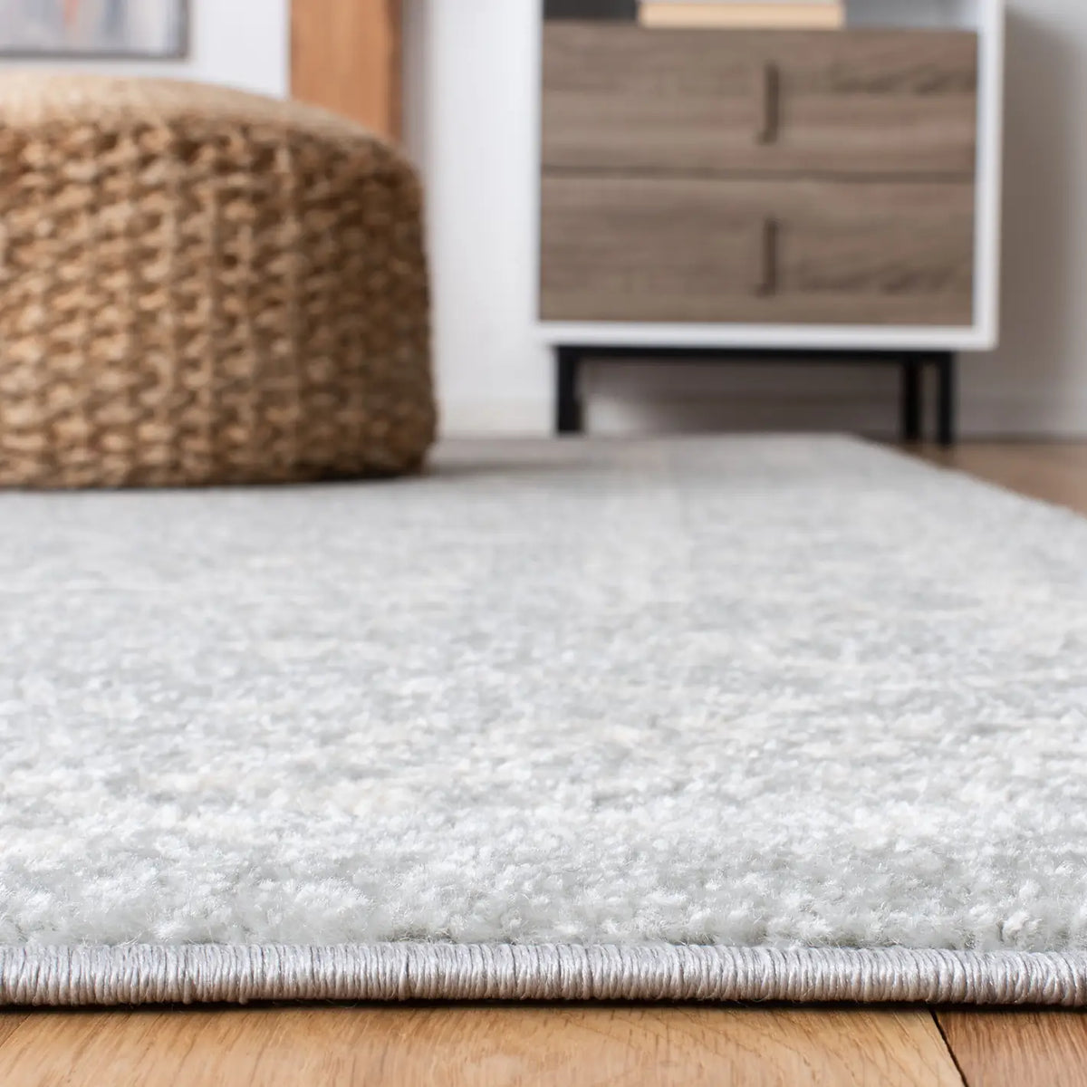 Safavieh Tulum 4'-0" x 6'-0" Rug in Light Grey / Ivory