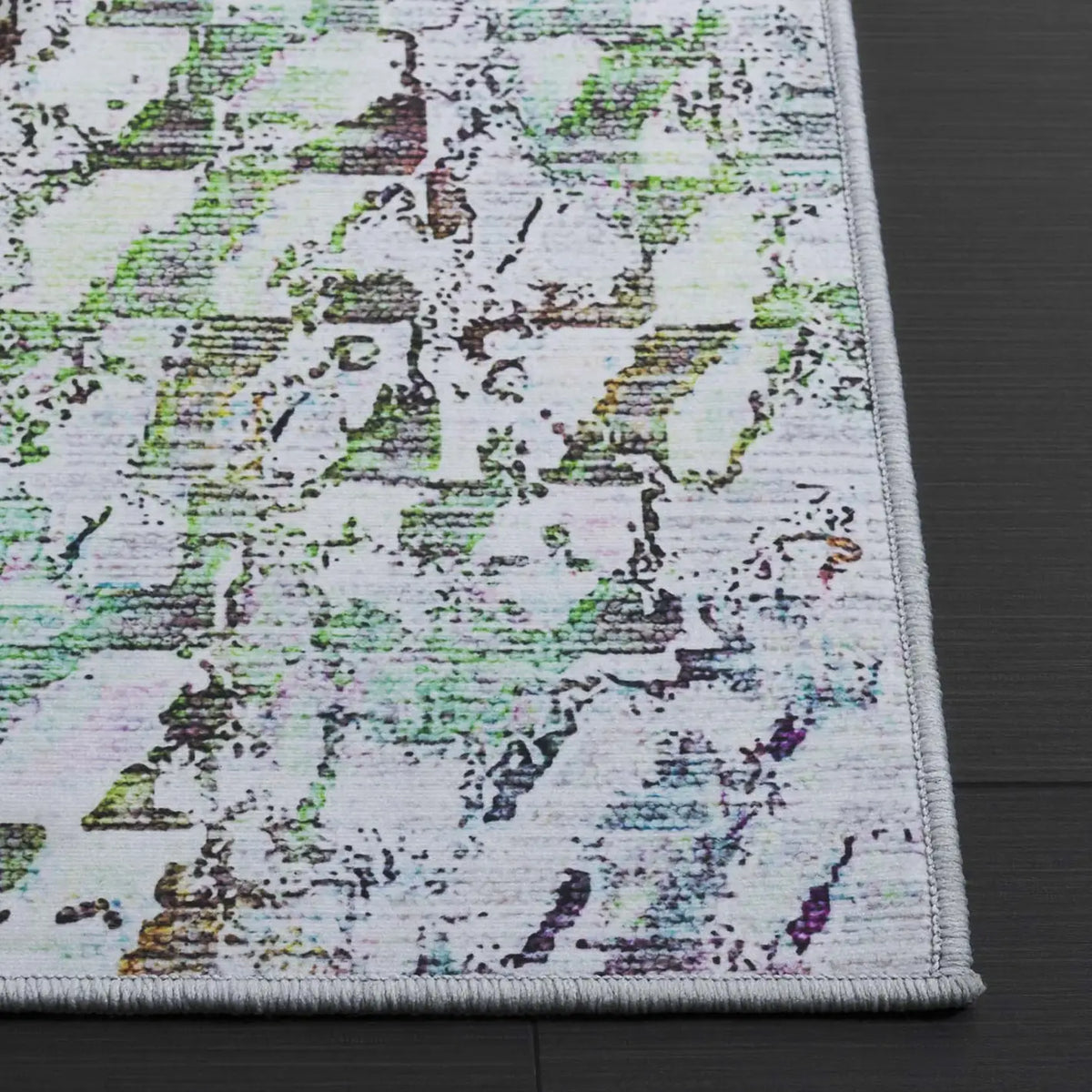 Safavieh Tacoma 4'-0" x 6'-0" Rug in Grey / Green