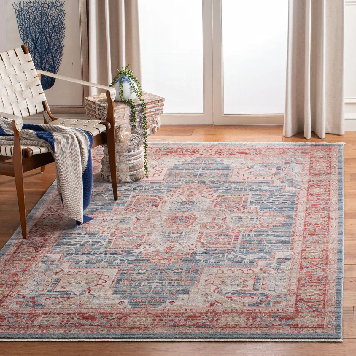 Safavieh Kenitra 600 4'-0" x 6'-0" Rug in Blue / Red