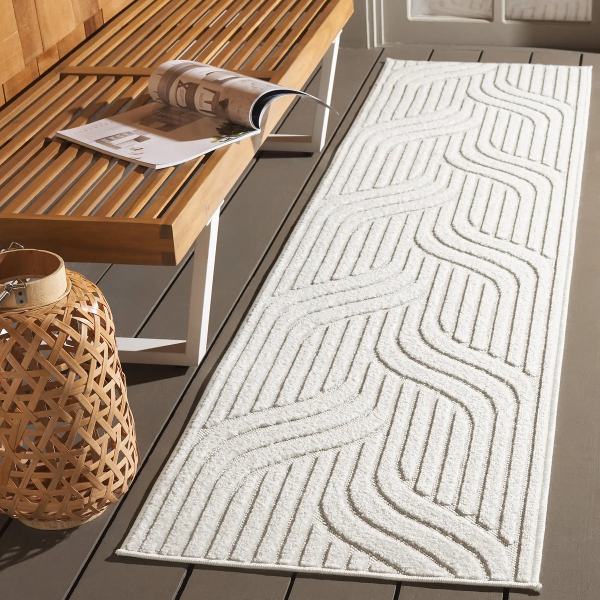 Safavieh Stella 2'-0" x 8'-0" Rug in Ivory