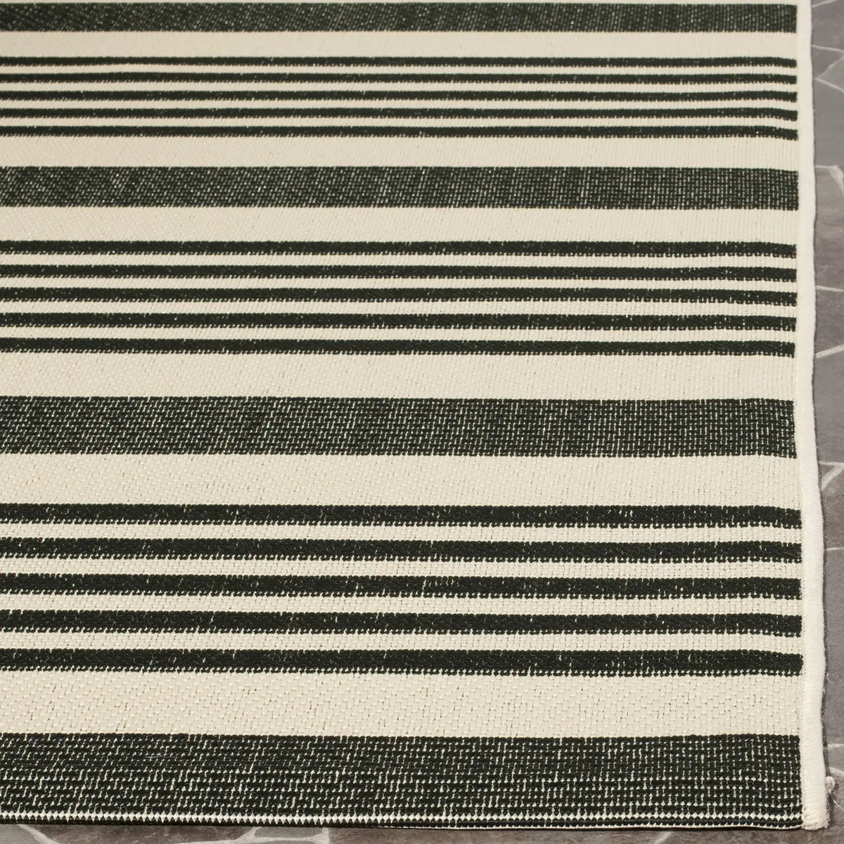 Safavieh Courtyard 4'-0" x 5'-7" Rug in Black / Bone