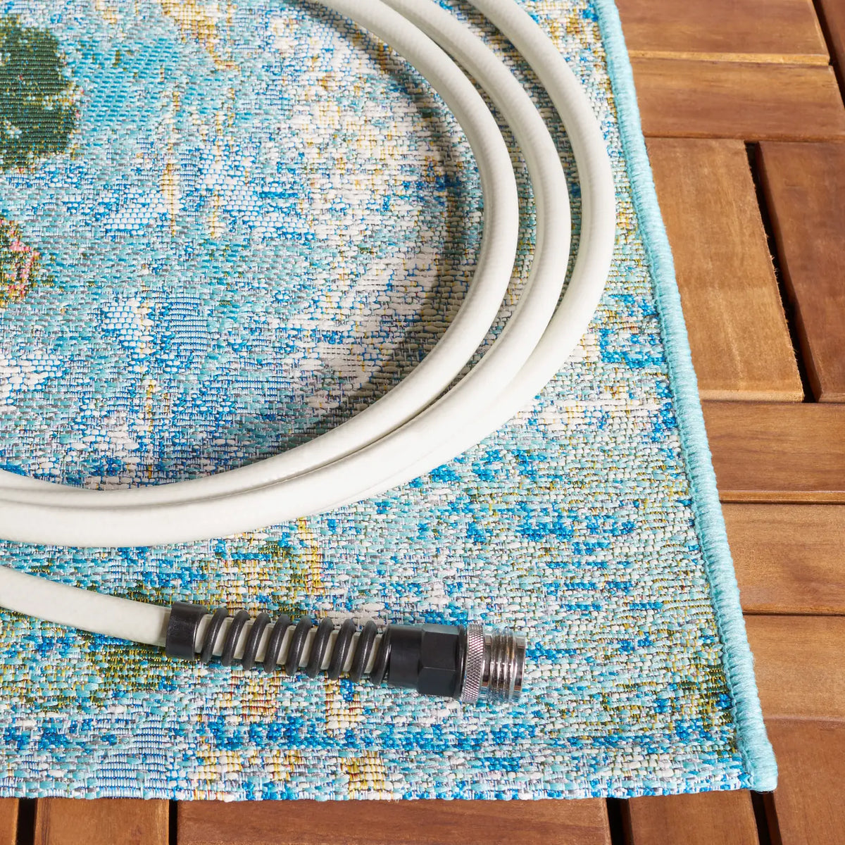 Safavieh Barbados 500 4'-0" x 6'-0" Rug in Light Blue / Green