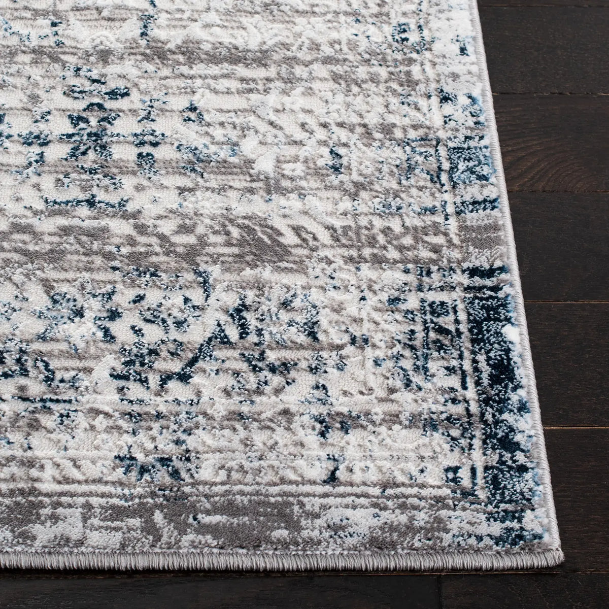 Safavieh Amelia 4'-5" x 6'-5" Rug in Grey / Blue