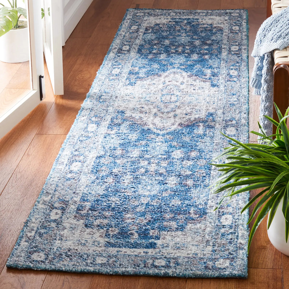 Safavieh Classic Vintage 2'-3" x 8'-0" Rug in Blue / Grey