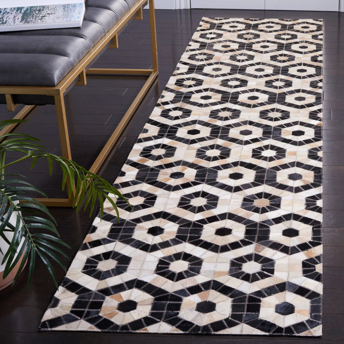 Safavieh Studio Leather 2'-3" x 9'-0" Rug in Black / Beige