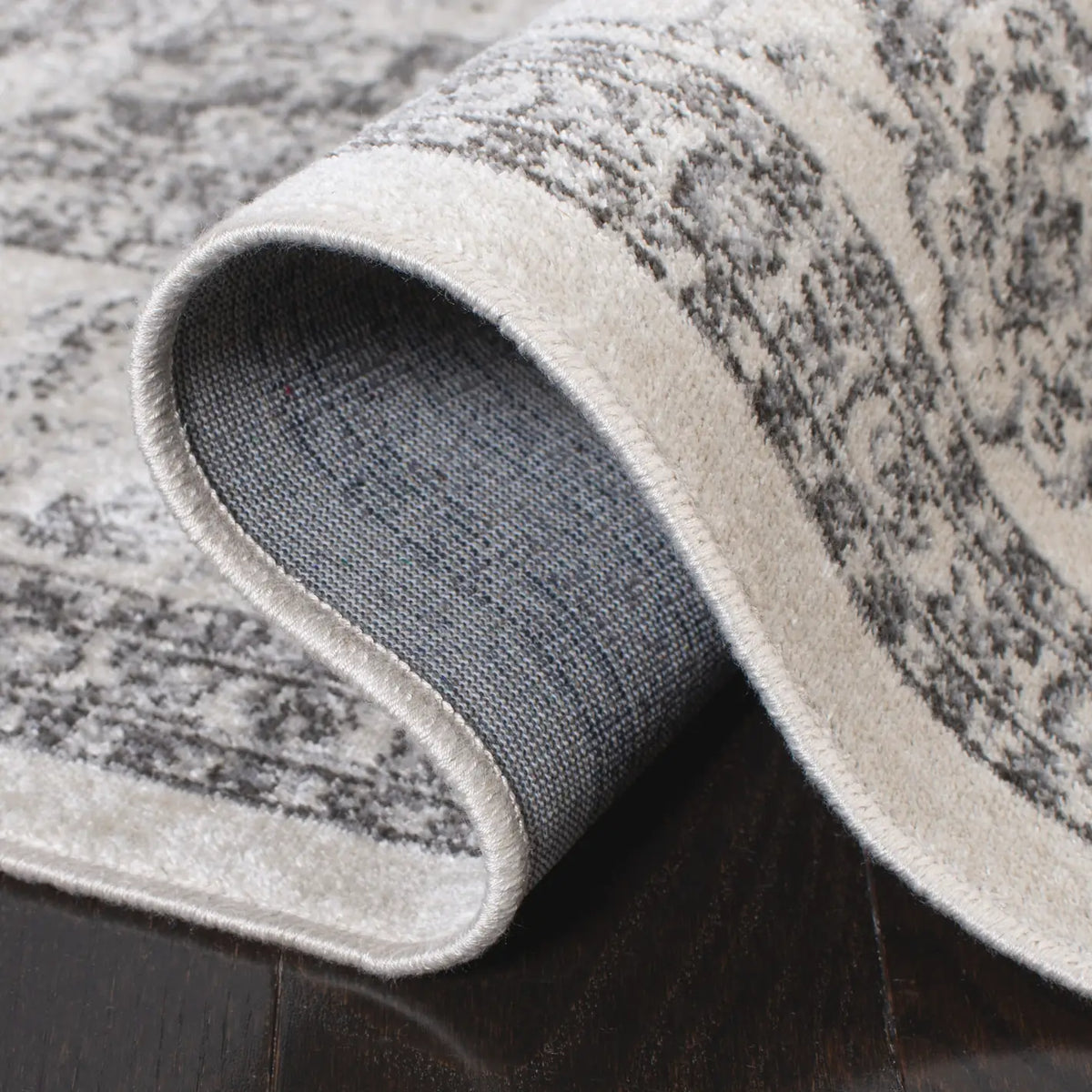 Safavieh Atlas 4'-0" x 6'-0" Rug in Ivory / Beige