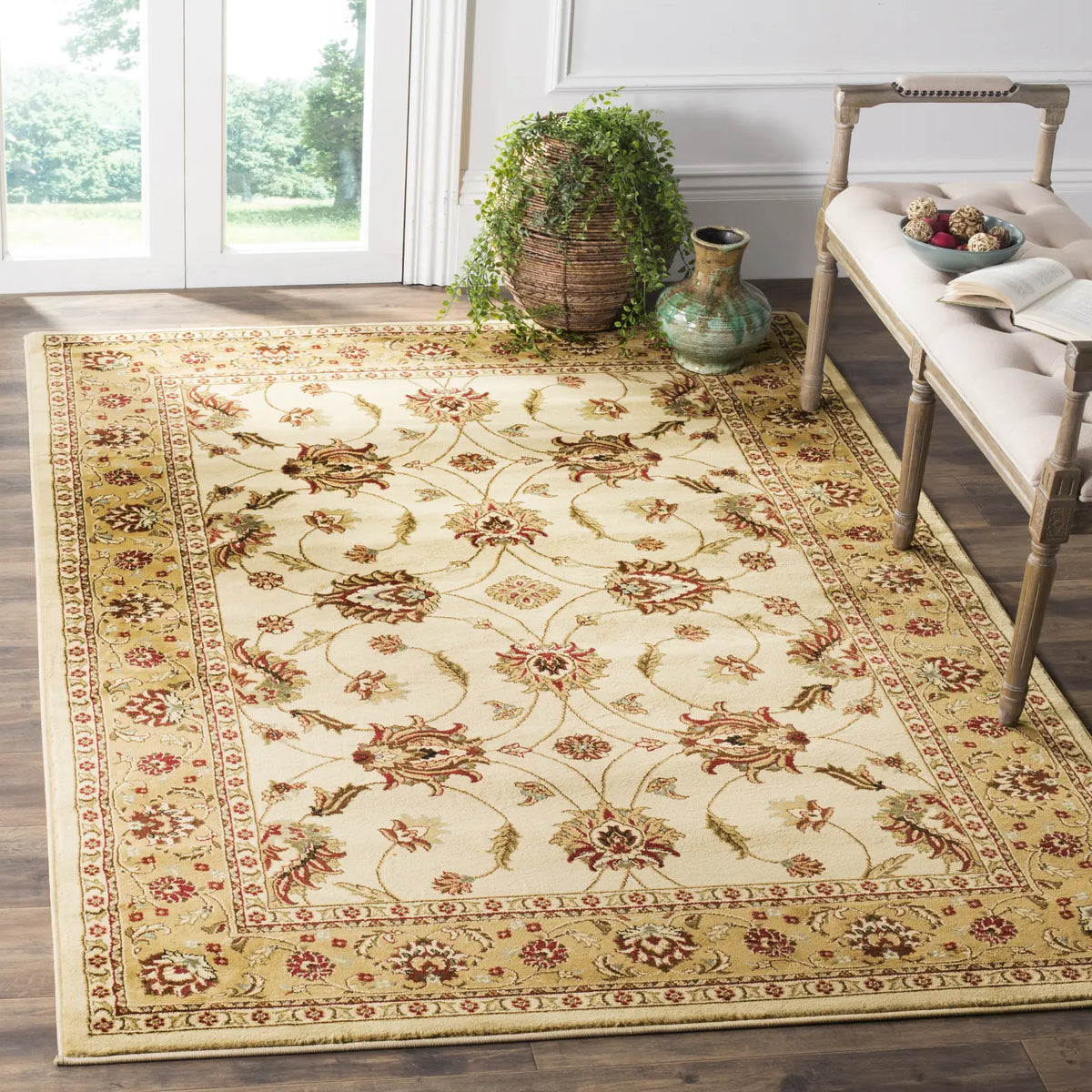Safavieh Lyndhurst 5'-3" x 7'-6" Rug in Ivory / Beige