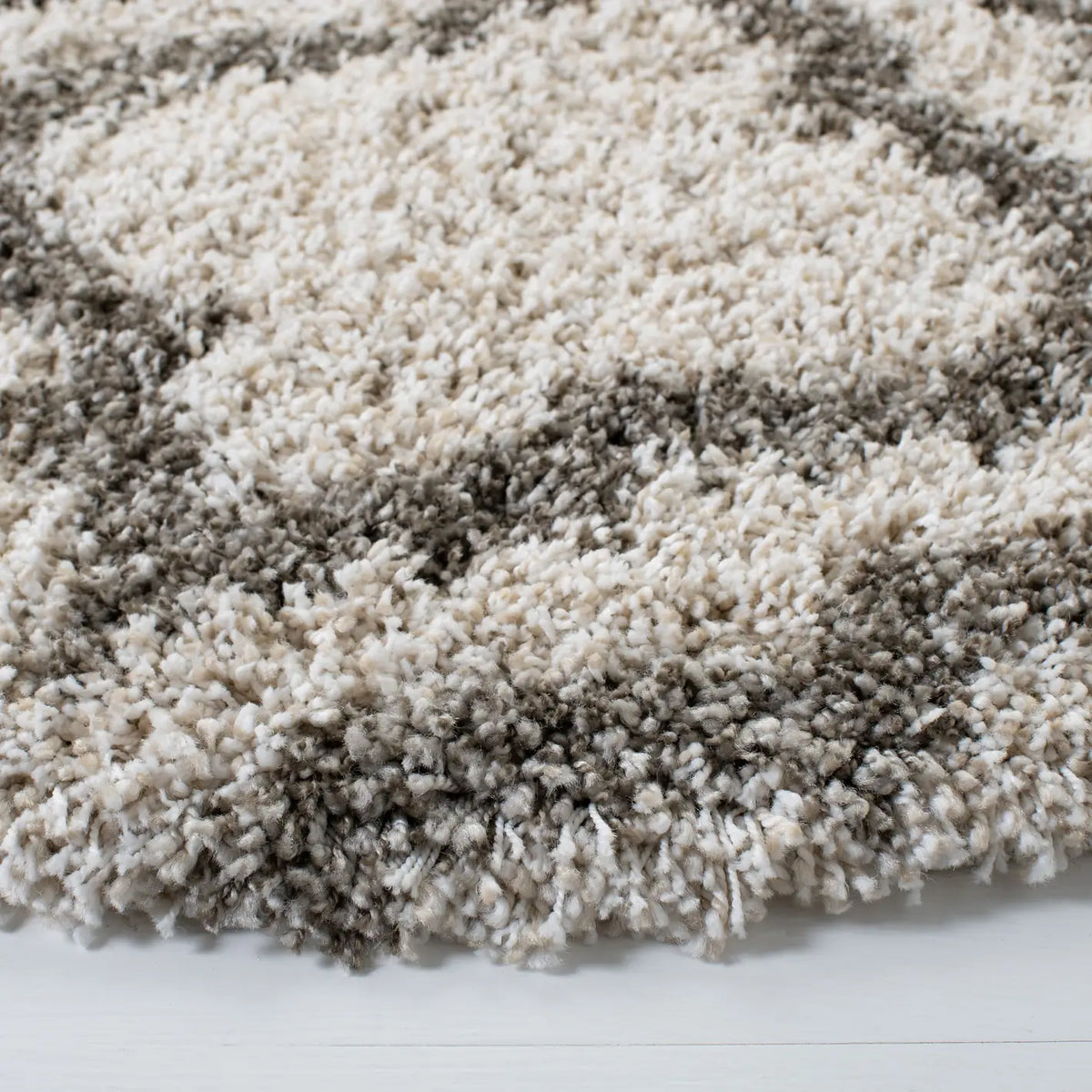 Safavieh Hudson Shag 5'-3" x 5'-3" Rug in Ivory / Grey