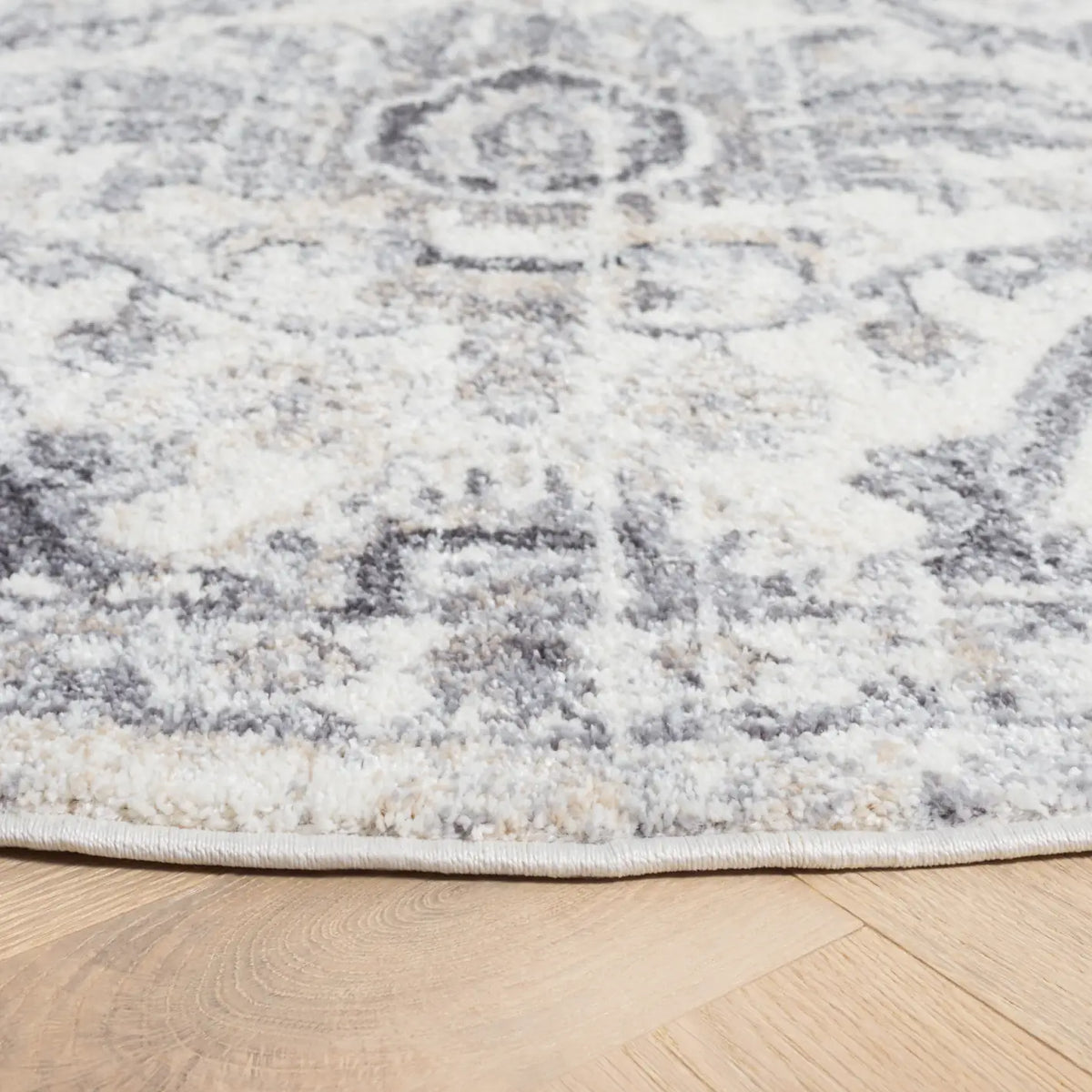 Safavieh Opal 6'-7" x 6'-7" Rug in Grey / Ivory