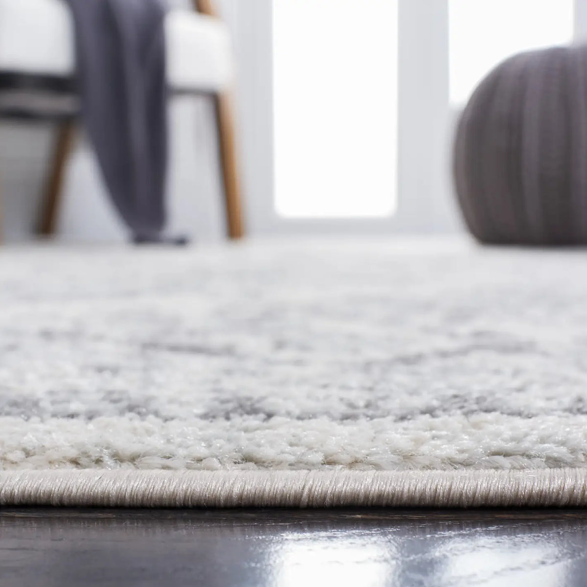 Safavieh Tulum 4'-0" x 6'-0" Rug in Ivory / Grey