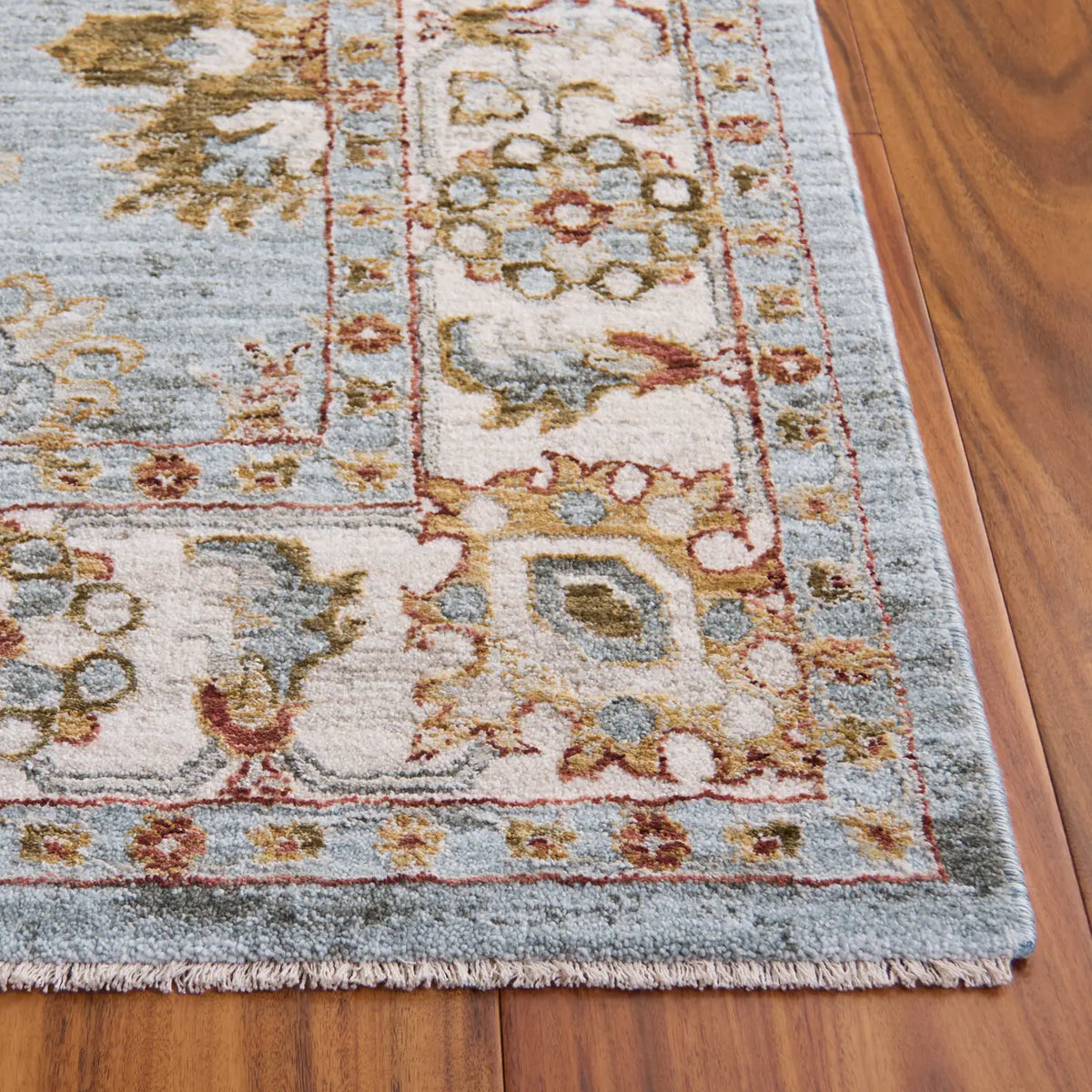 Safavieh Hamilton 4'-0" x 6'-0" Rug in Blue / Ivory