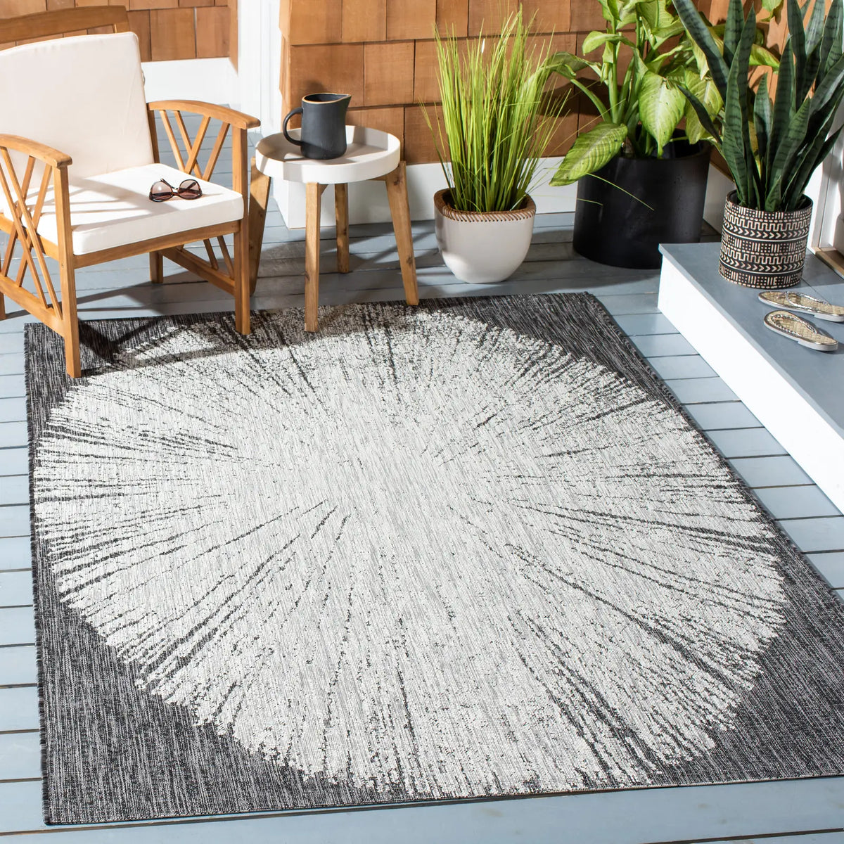 Safavieh Courtyard 4'-0" x 5'-7" Rug in Grey / Black