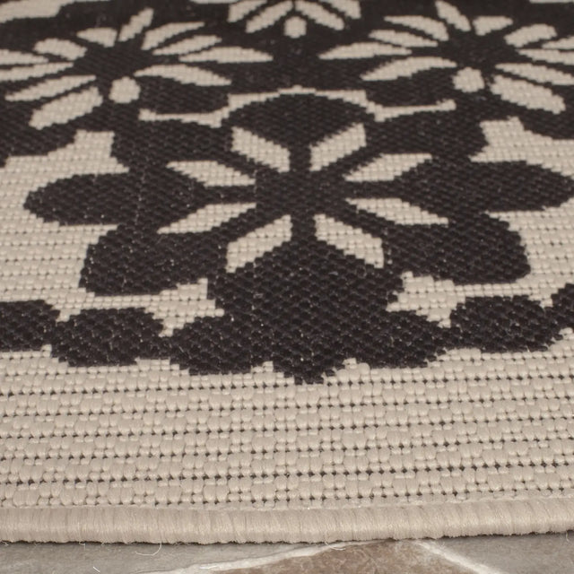Safavieh Courtyard 6'-7" x 6'-7" Rug in Beige / Black