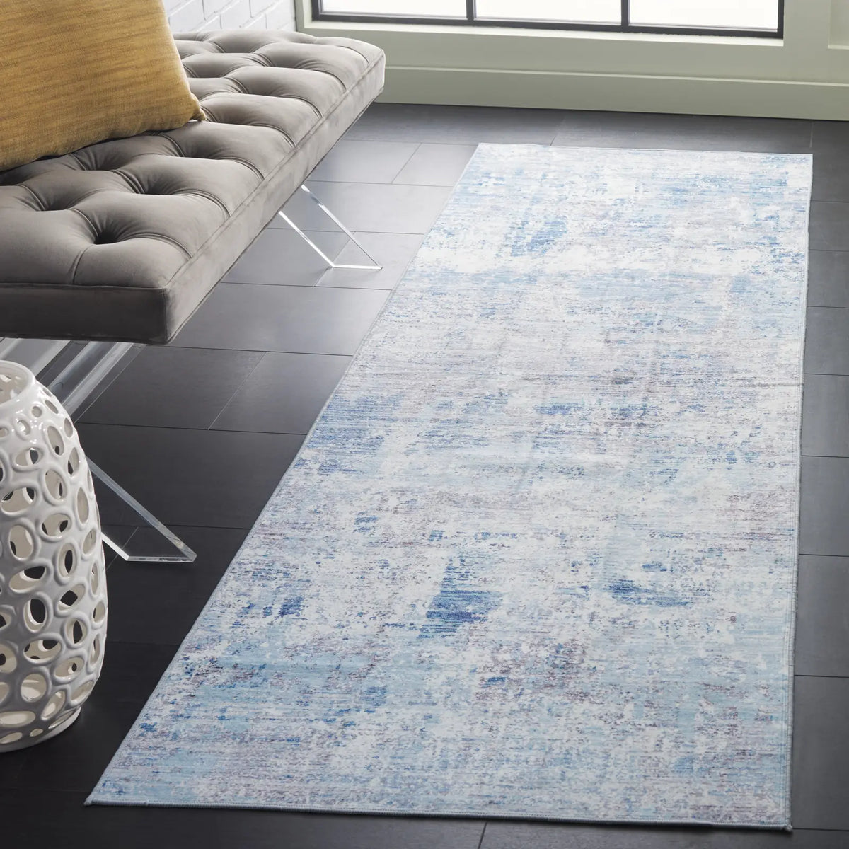 Safavieh Malibu 2'-6" x 8'-0" Rug in Grey / Light Blue