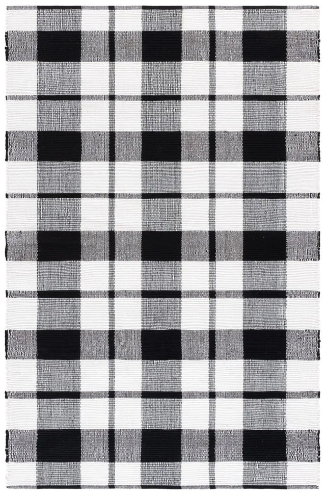 Safavieh Montauk 5'-0" x 8'-0" Rug in Black / Ivory