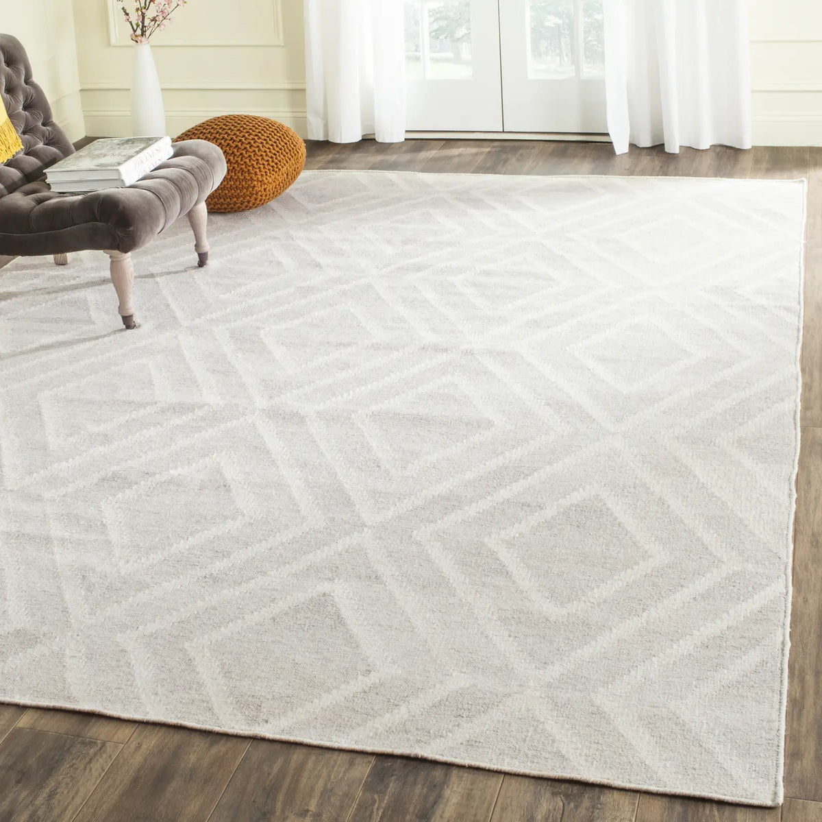 Safavieh Kilim 8'-0" x 10'-0" Rug in Ivory / Ivory
