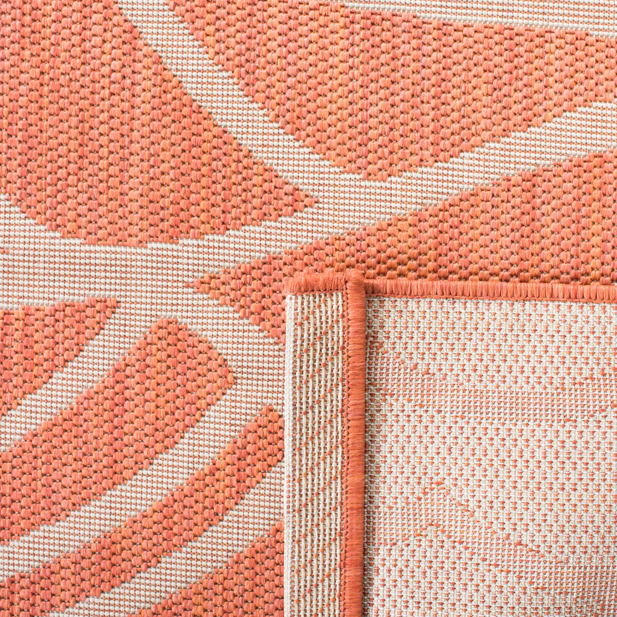 Safavieh Courtyard 4'-0" x 5'-7" Rug in Rust / Sand