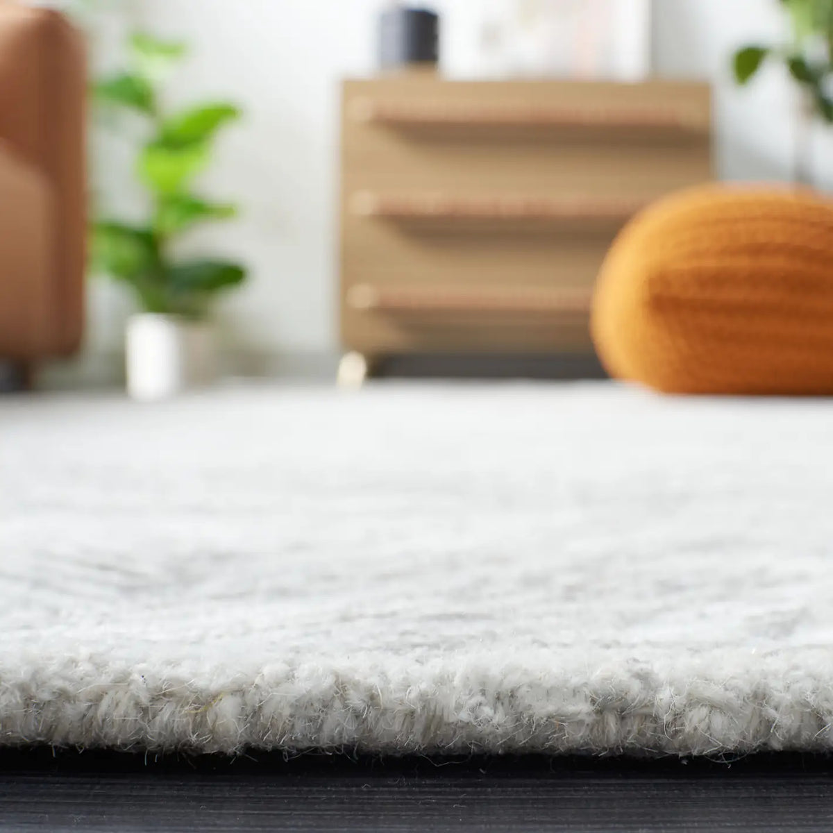 Safavieh Soho 4'-0" x 6'-0" Rug in Grey / Ivory