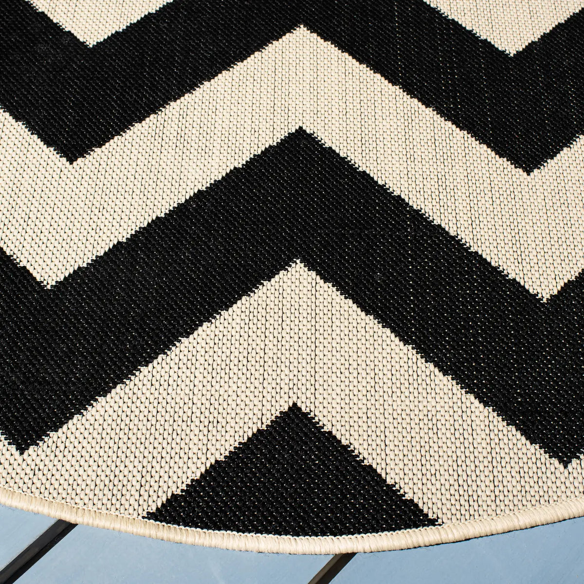 Safavieh Courtyard 5'-3" x 5'-3" Rug in Black / Beige