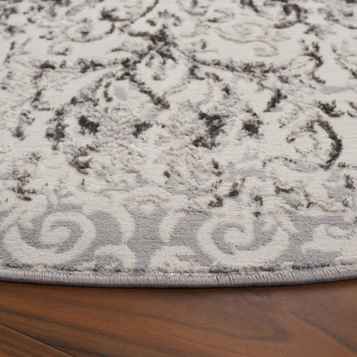 Safavieh Orchard 6'-7" x 6'-7" Rug in Grey / Silver