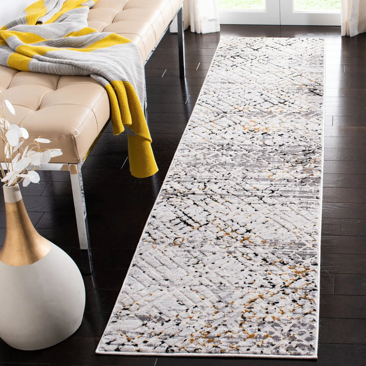 Safavieh Amalfi 2'-0" x 8'-0" Rug in Cream / Charcoal