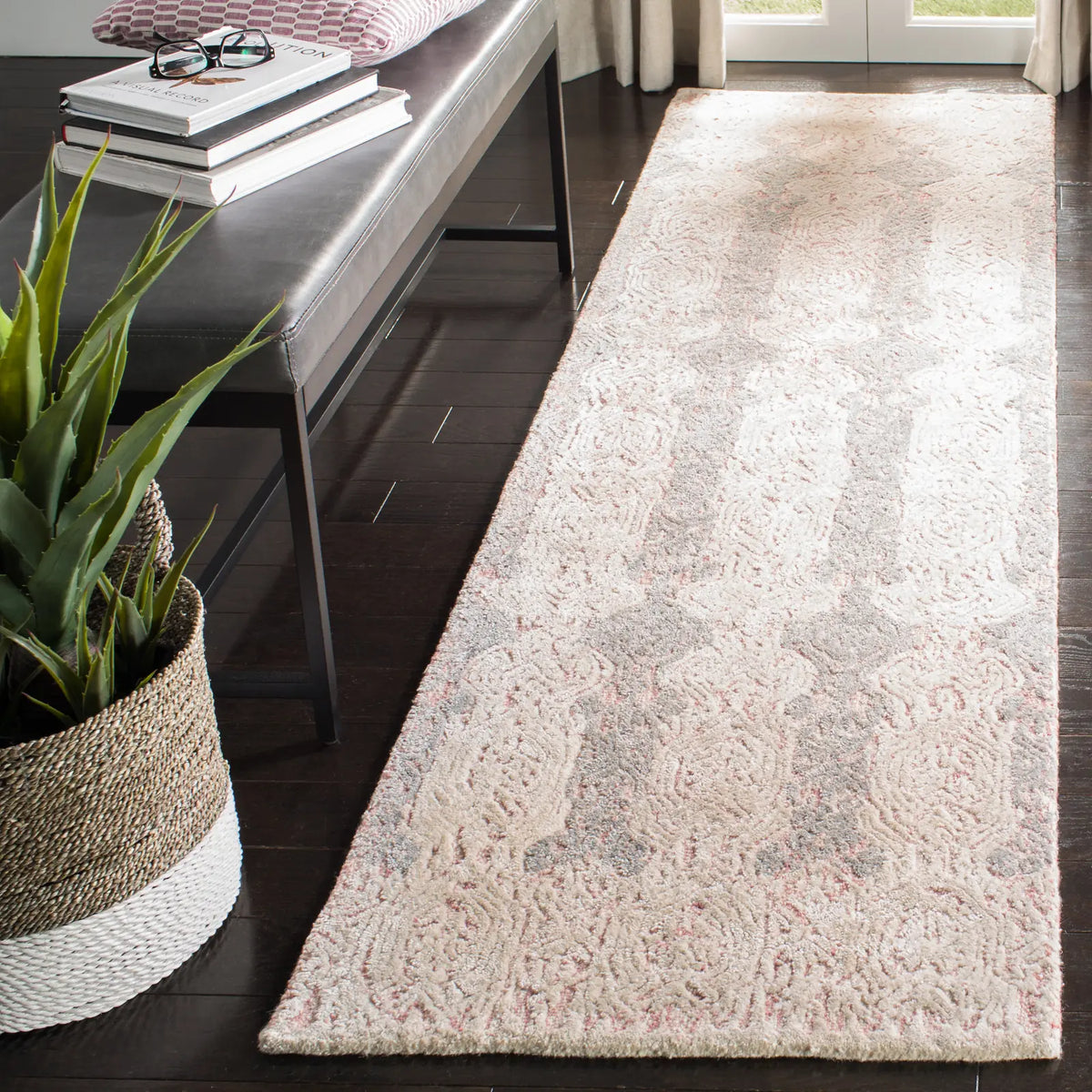 Safavieh Glamour 2'-3" x 8'-0" Rug in Light Pink / Ivory