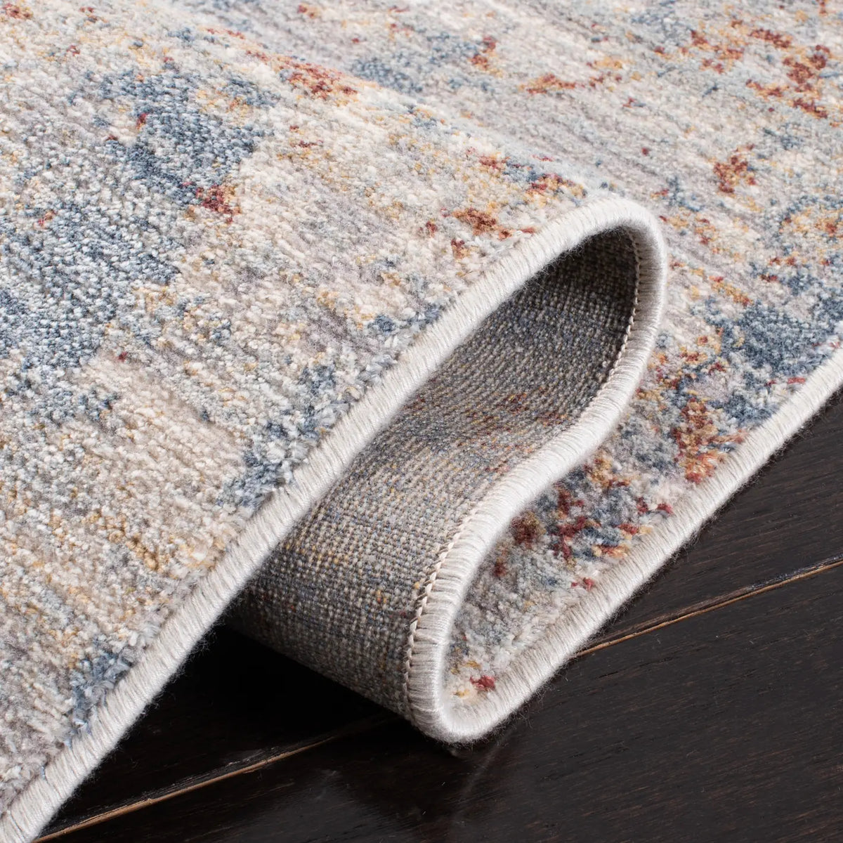 Safavieh Marvel 5'-1" x 7'-6" Rug in Beige / Grey