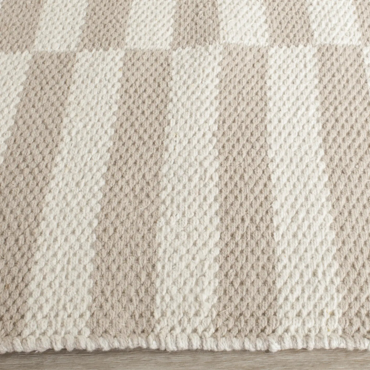 Safavieh Montauk 2'-3" x 11'-0" Rug in Ivory / Light Grey