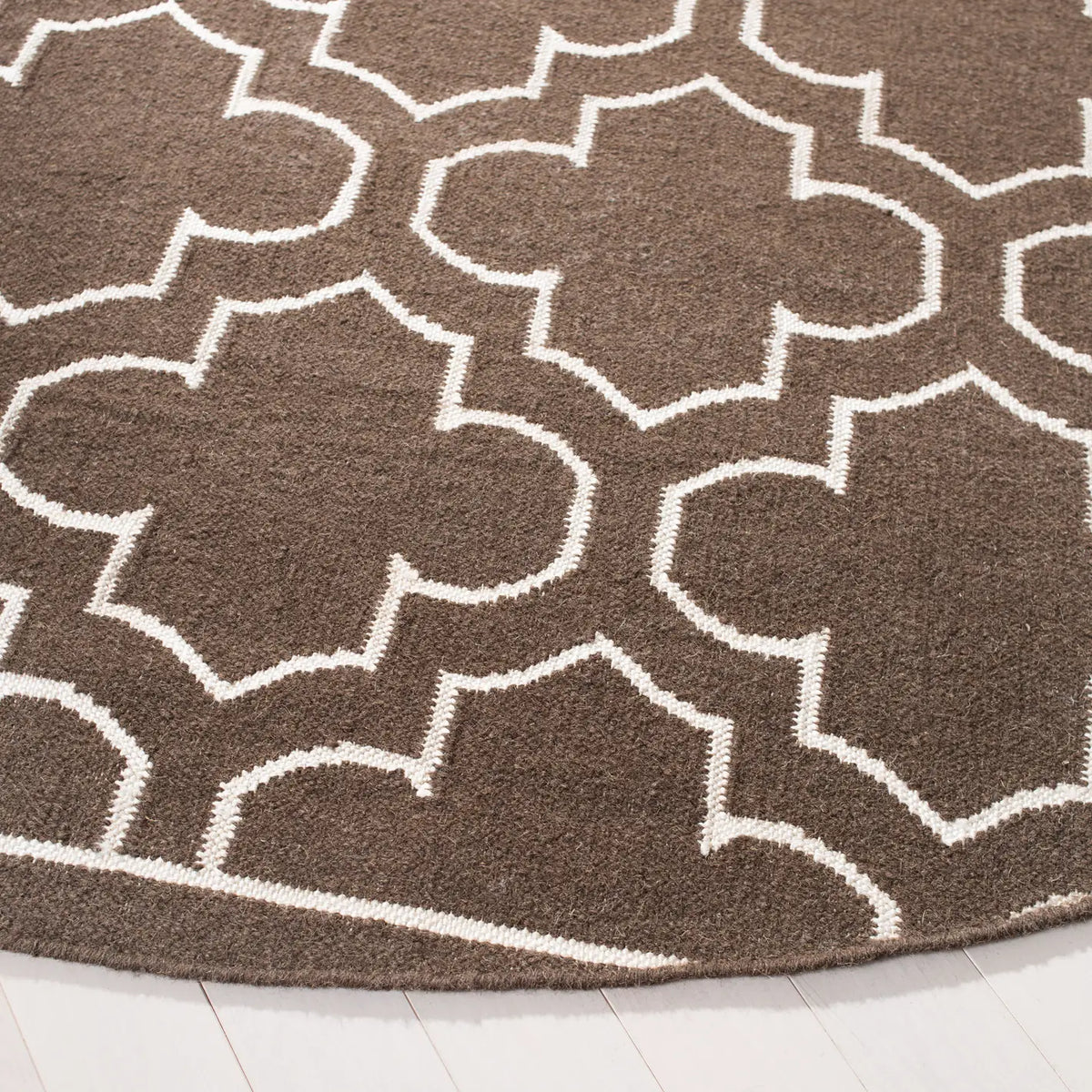 Safavieh Dhurries 7'-0" x 7'-0" Rug in Brown / Ivory