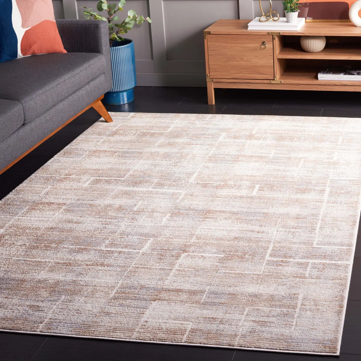 Safavieh Whisper 4'-0" x 6'-0" Rug in Beige / Light Beige