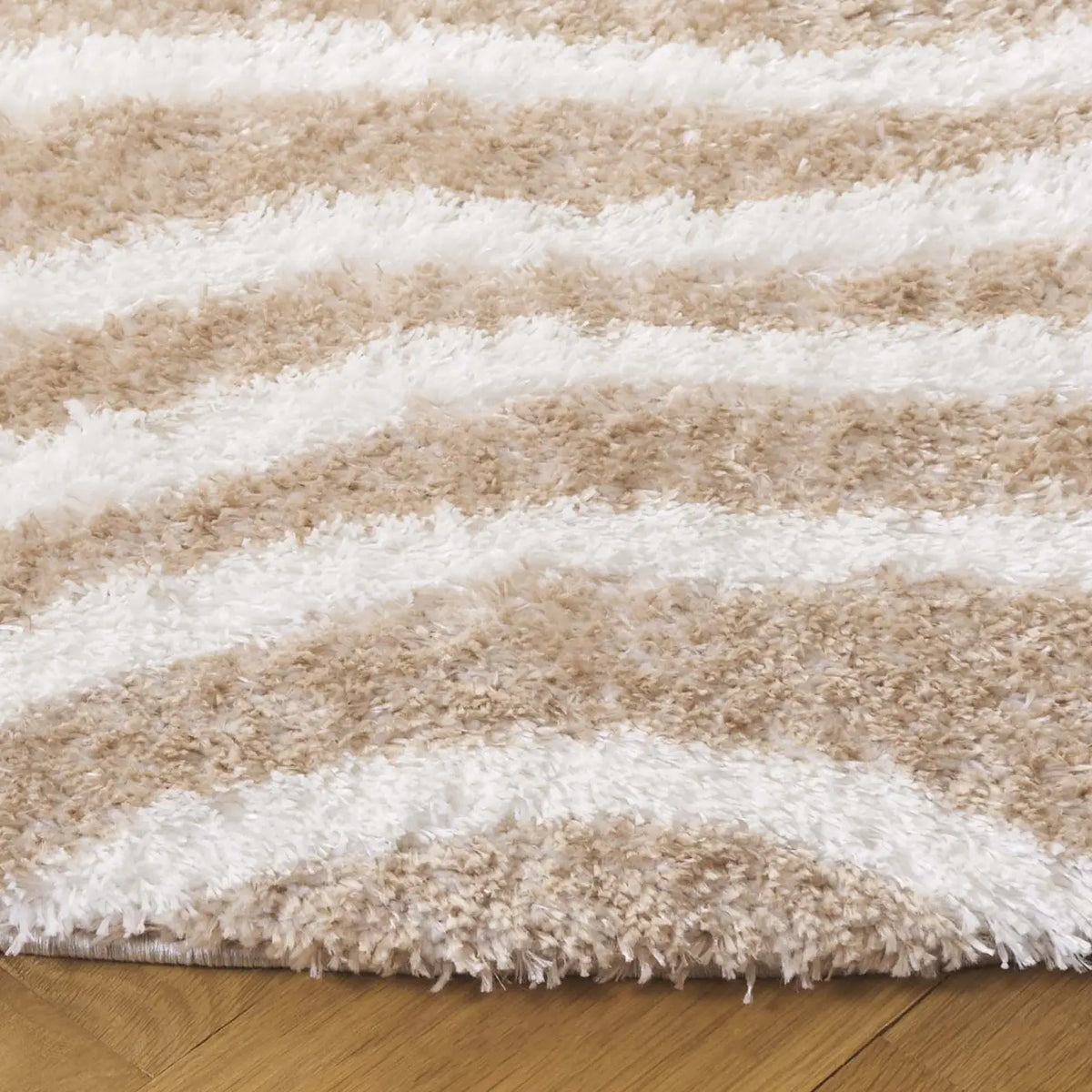 Safavieh Tahoe Shag 6'-7" x 6'-7" Rug in Gold / Ivory