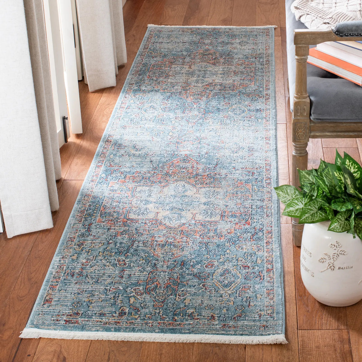 Safavieh Victoria 2'-2" x 10'-0" Rug in Navy / Red