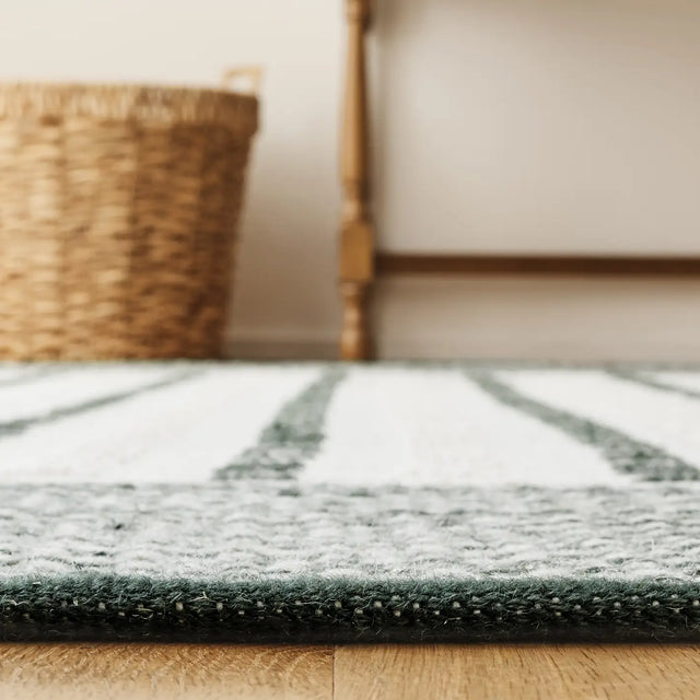 Safavieh Martha Stewart 8'-0" x 10'-0" Rug in Dark Green / Ivory