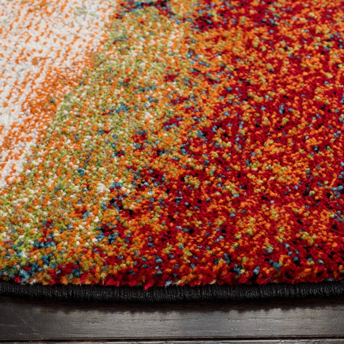 Safavieh Glacier 10'-0" x 10'-0" Rug in Red / Green