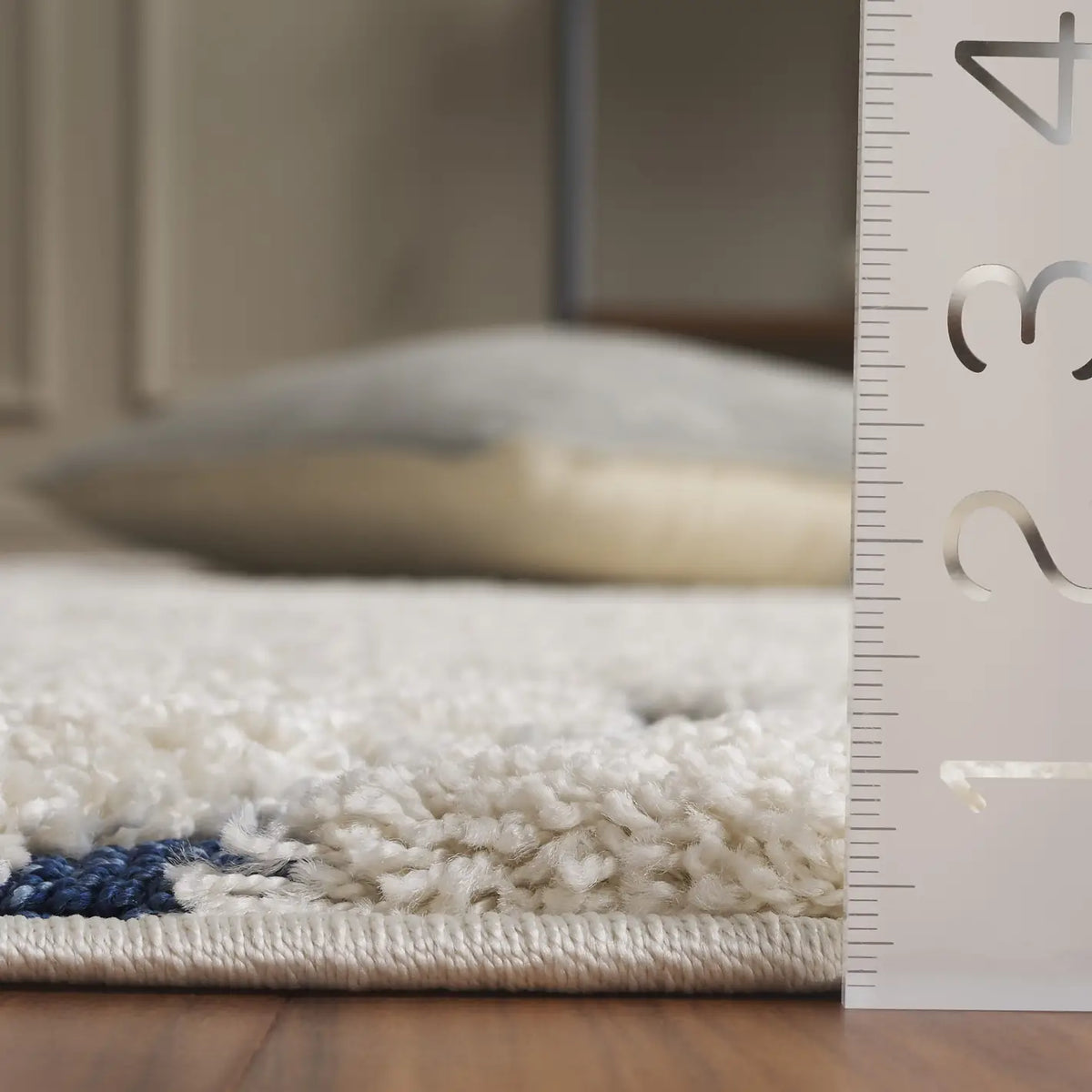 Safavieh Florida Shag 5'-3" x 7'-6" Rug in Cream / Blue